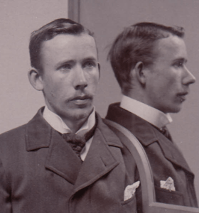 Svartvitt porträttfoto av Johan Alfred Andersson Ander, från polisen, år 1900.