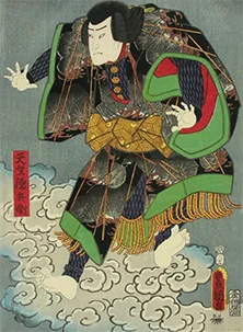 Japanskt träsnittstryck, så kallat ukiyo-e, av en ädelt klädd japansk man dansande på moln. Mannens kläder är svarta med gröna och röda detaljer samt ett senapsgult bälte. Molnen är gråa med ljusblåa kanter. Bakgrunden är gråblå.