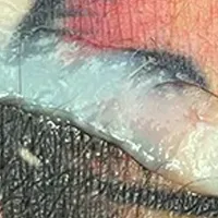 Färgglad tatuerad hud med tjock sträng av salva